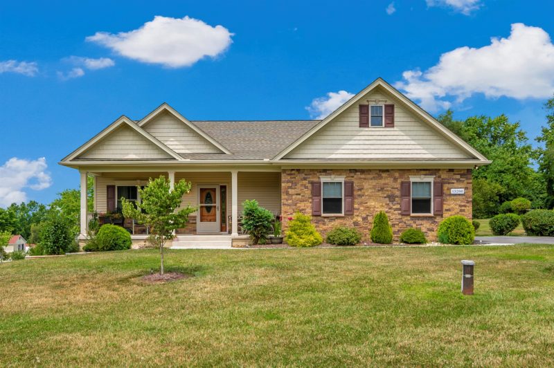 Team Bonnie & Maureen with RE/MAX Realty Plus Team Bonnie & Maureen