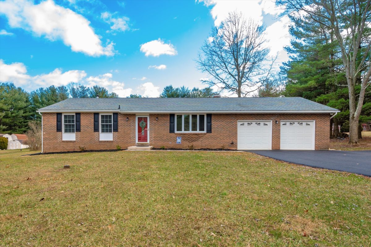 Team Bonnie & Maureen with RE/MAX Realty Plus Team Bonnie & Maureen