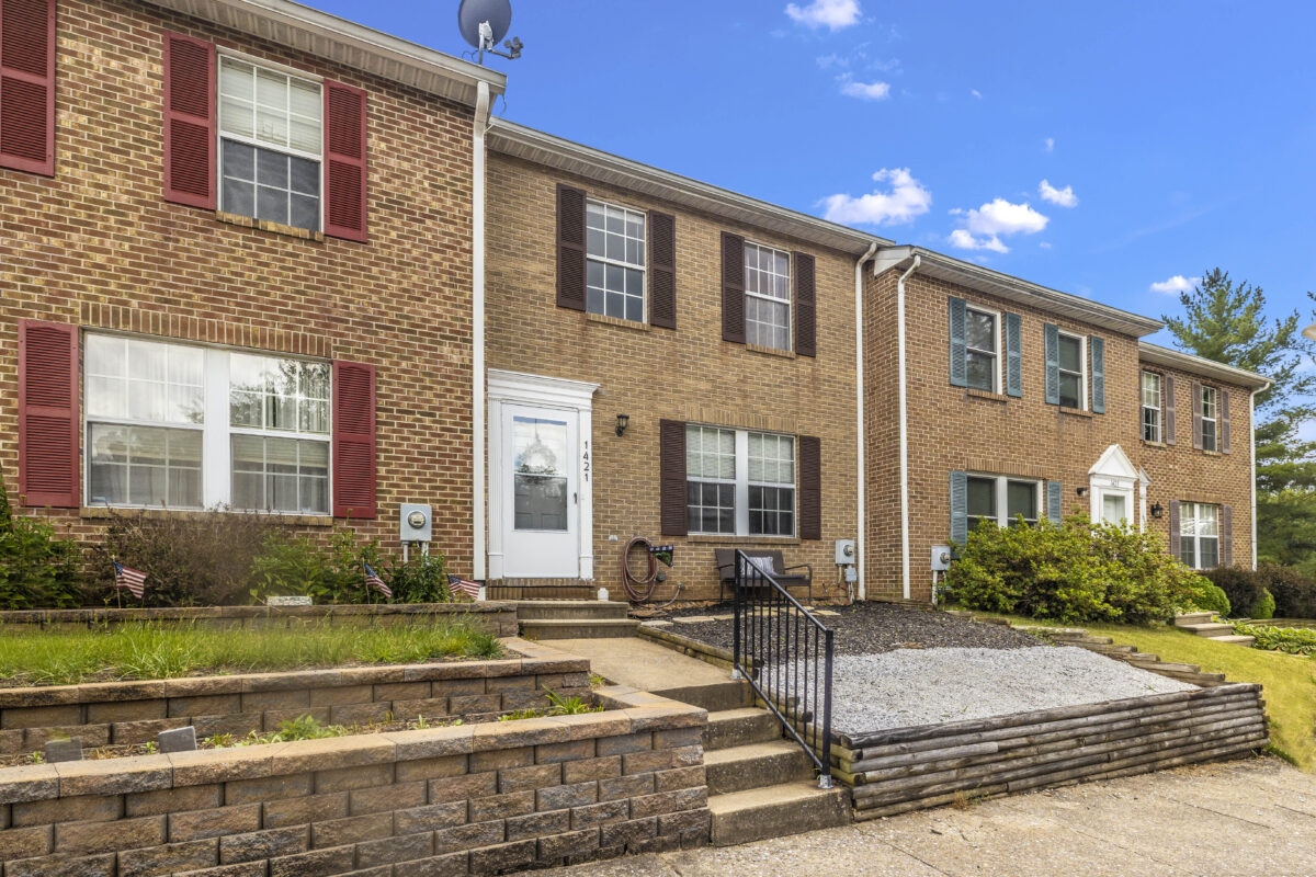 Team Bonnie & Maureen with RE/MAX Realty Plus Team Bonnie & Maureen