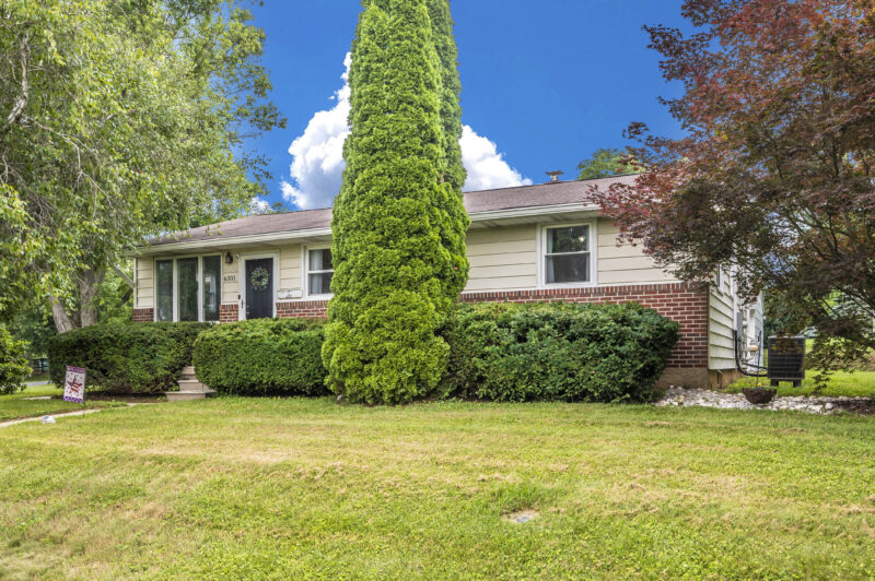 Team Bonnie & Maureen with RE/MAX Realty Plus Team Bonnie & Maureen With RE/MAX Homes for