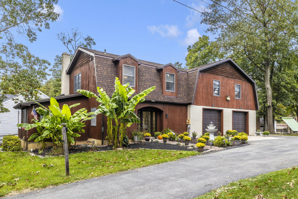 Team Bonnie & Maureen with RE/MAX Realty Plus Team Bonnie & Maureen