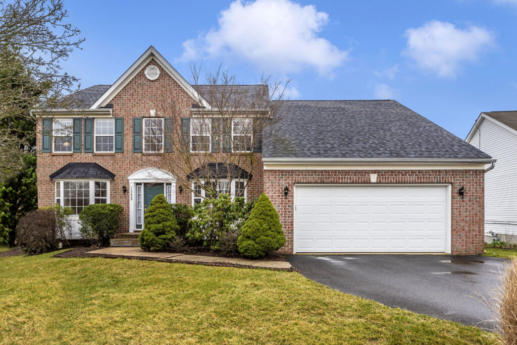 Team Bonnie & Maureen with RE/MAX Realty Plus Team Bonnie & Maureen With RE/MAX Homes for