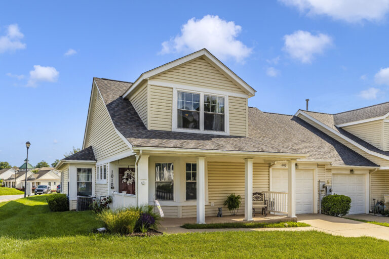 Team Bonnie & Maureen with RE/MAX Realty Plus Team Bonnie & Maureen With RE/MAX Homes for